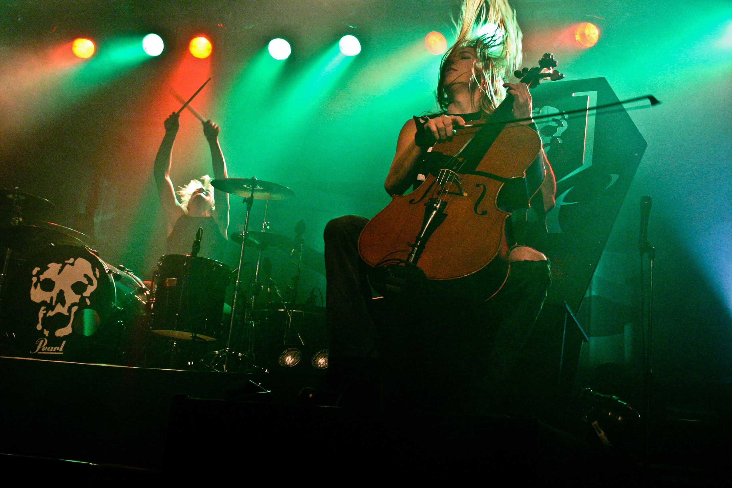 LIAMUD Apocalyptica Elysee Montmarte 20051125 6281